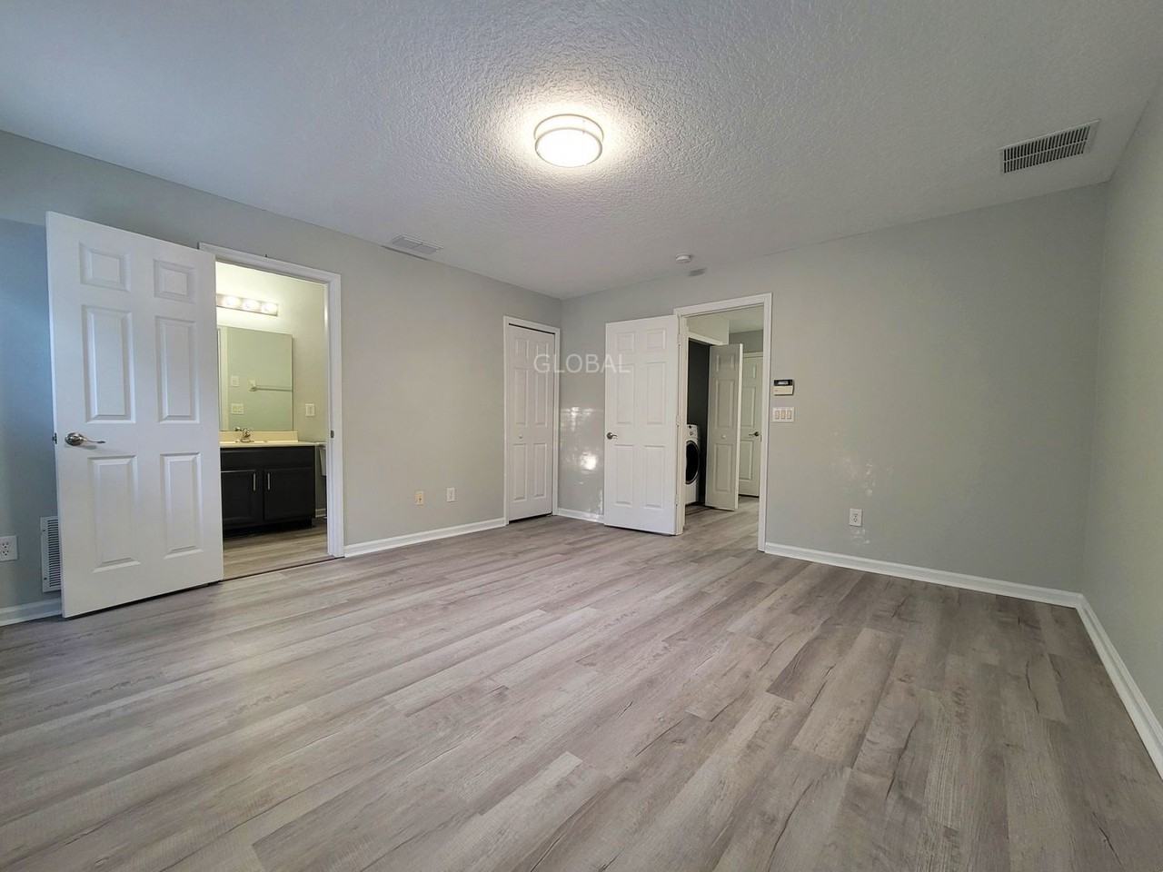 10254 Park Commons Dr - Photo 7 of 16