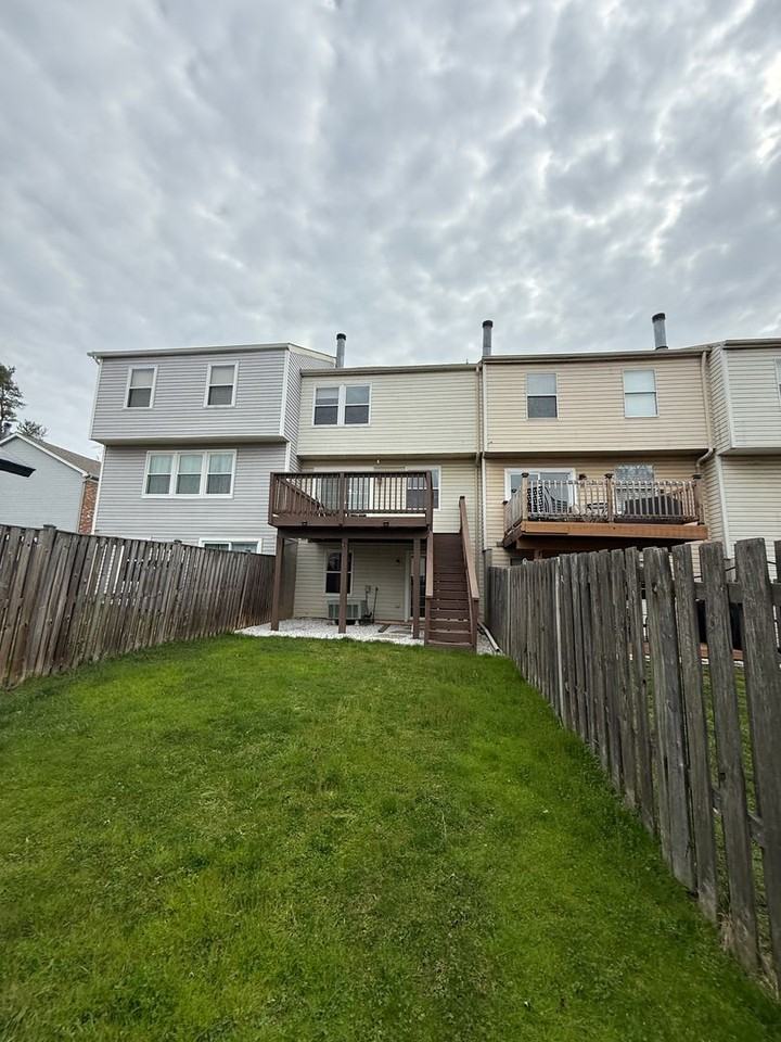 918 Grayson Sq - Photo 3 of 23