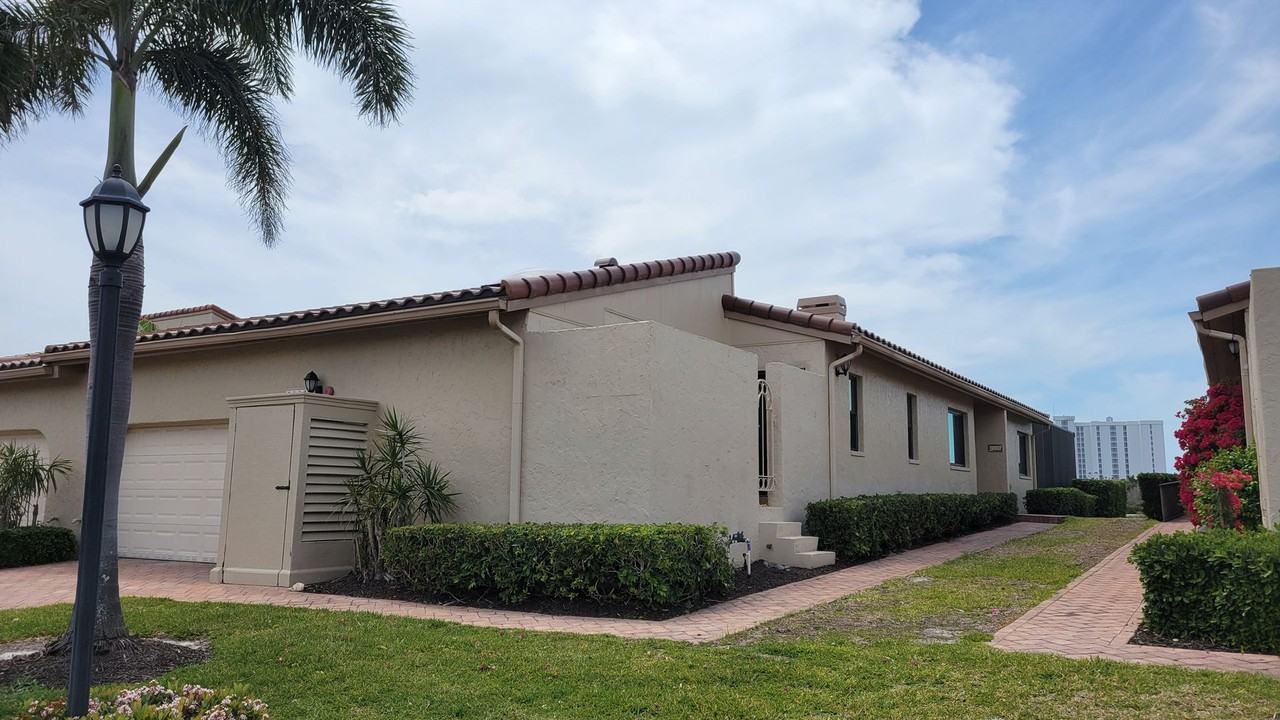 2339 Harbour Oaks Drive - Photo 2 of 45