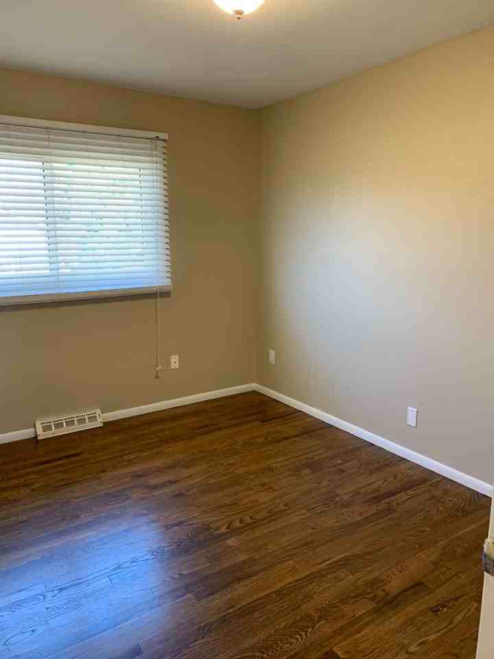 6915 Bomar Dr - Photo 2 of 9