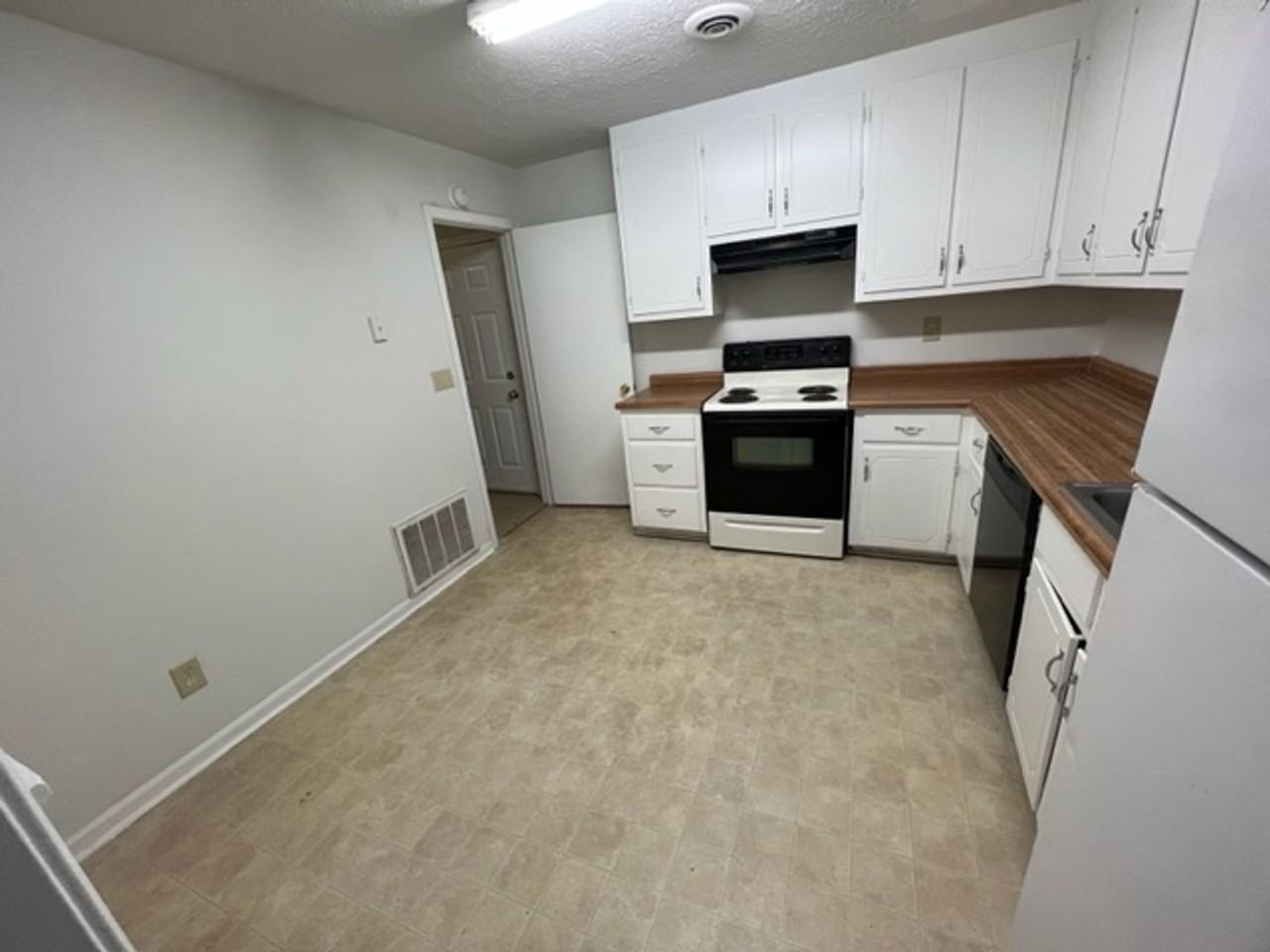 1270 Aiken Rd - Photo 3 of 7