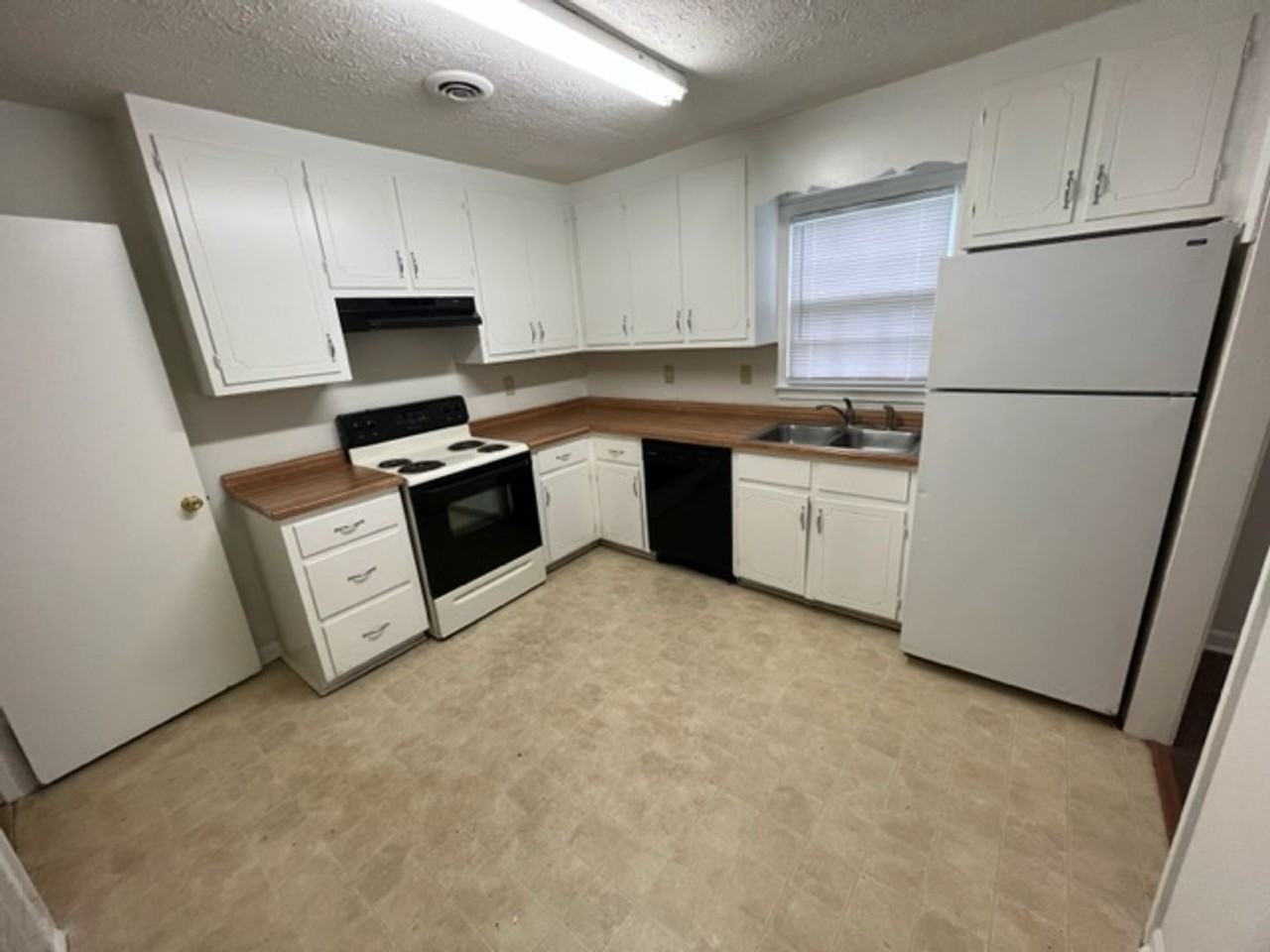 1270 Aiken Rd - Photo 4 of 7