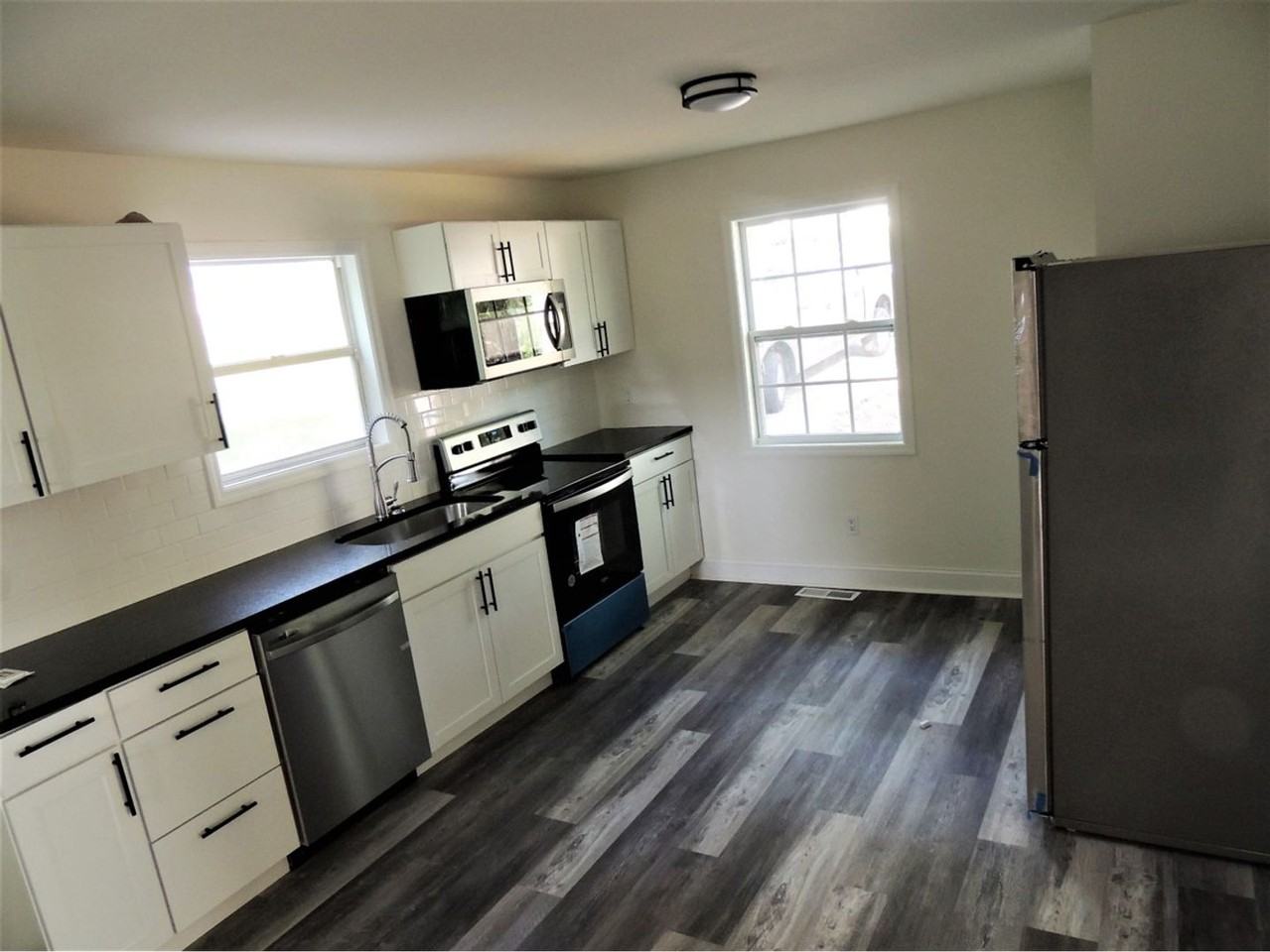 738 Sylvan Ave - Photo 5 of 20