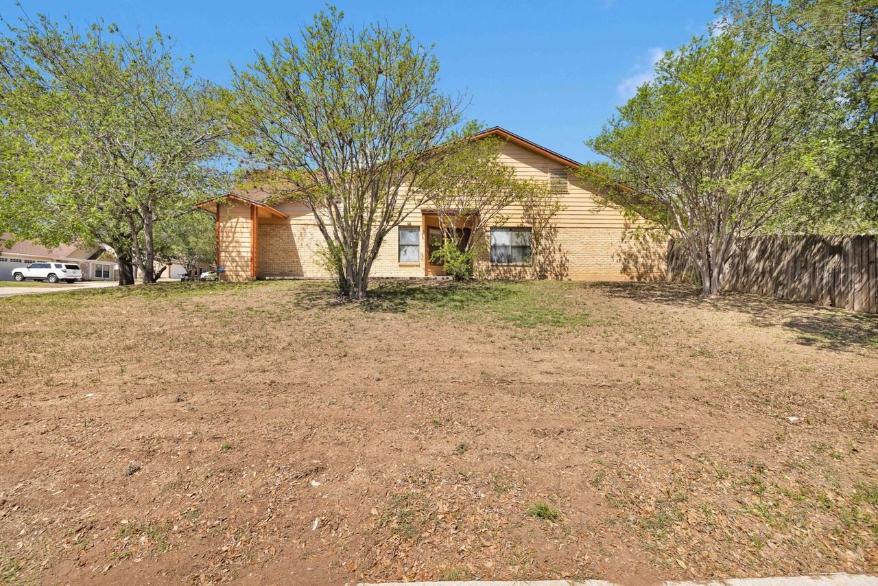 2815 Hayden Holw - Photo 3 of 20