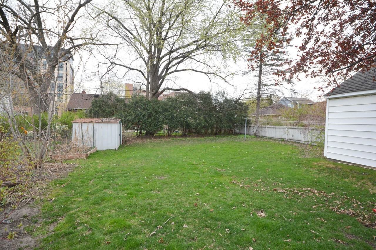 310 16th Ave Sw - Photo 3 of 15