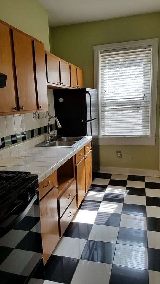 511 St James St - Photo 5 of 39