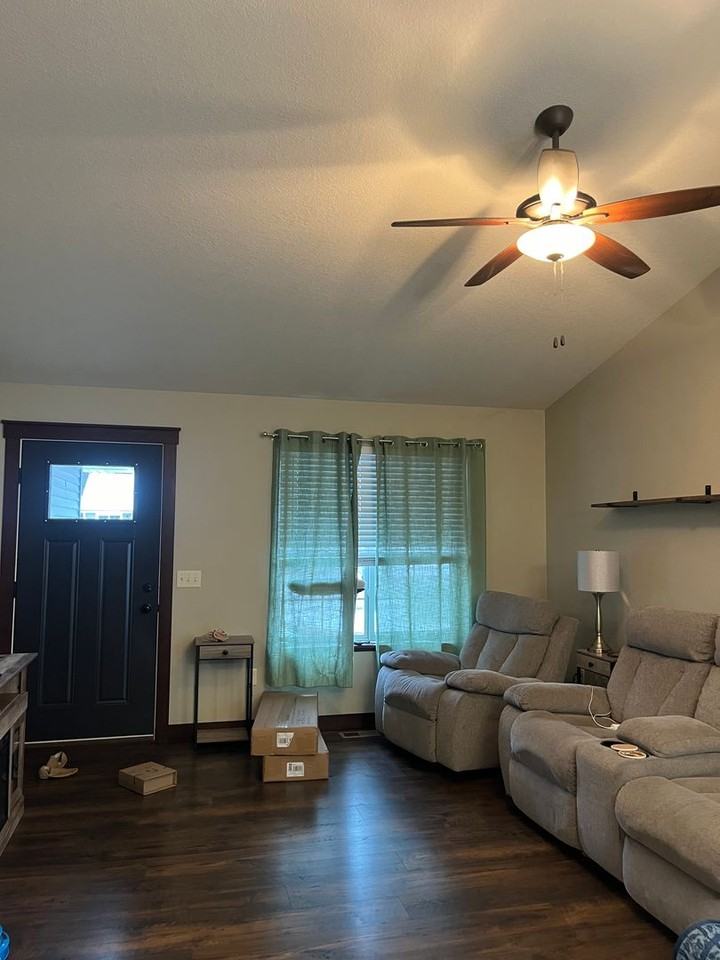 4964 Waylon St - Photo 6 of 7