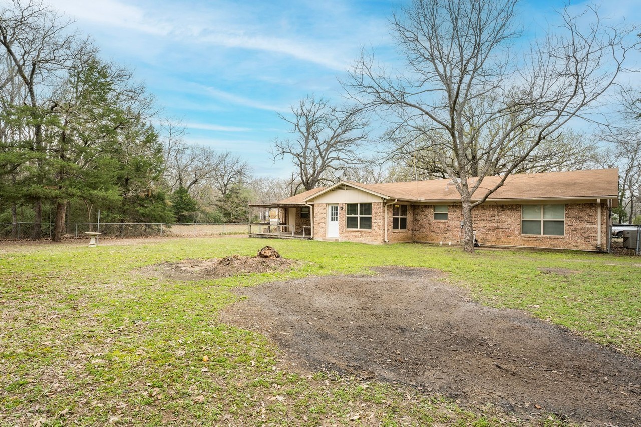 4 Douglas Dr - Photo 2 of 18