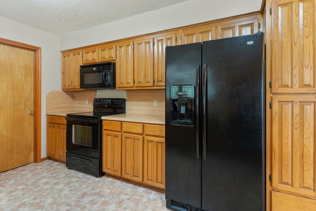 4 Douglas Dr - Photo 3 of 18