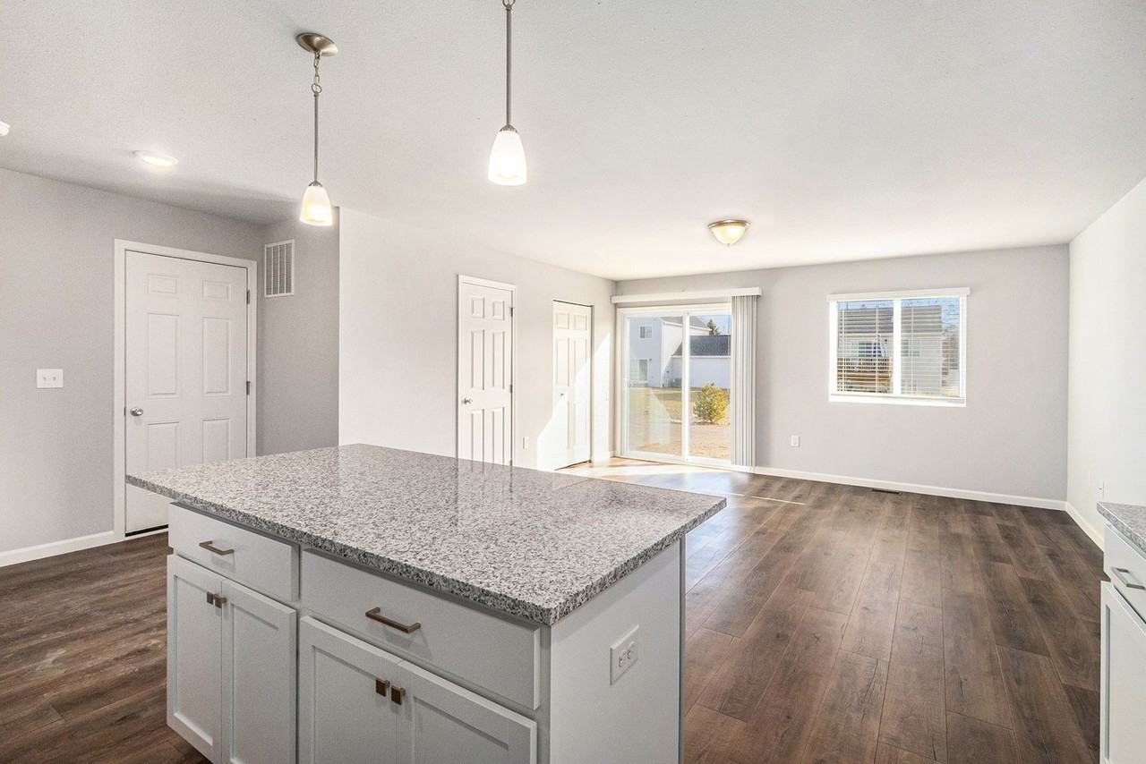 507 Burr St - Photo 5 of 20