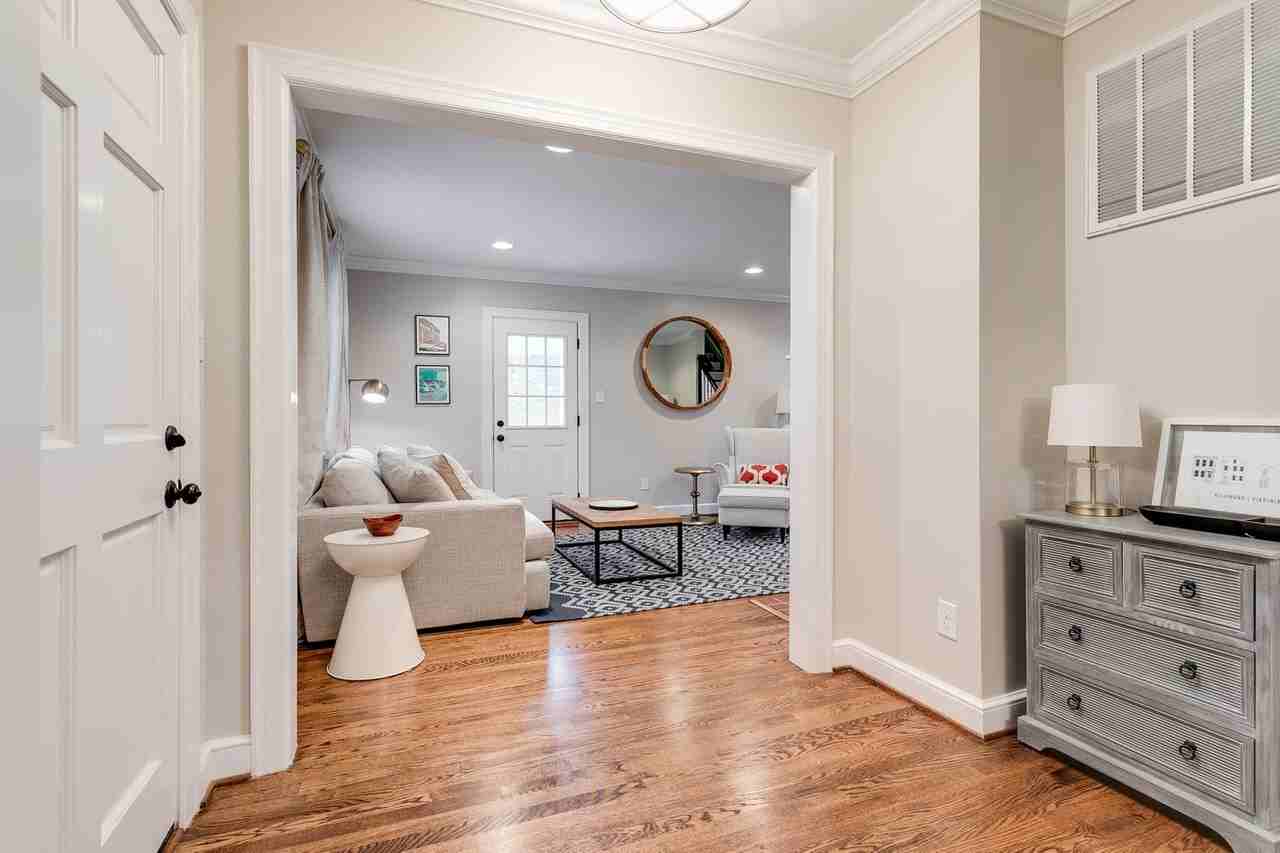 4907 Cutshaw Ave - Photo 3 of 32