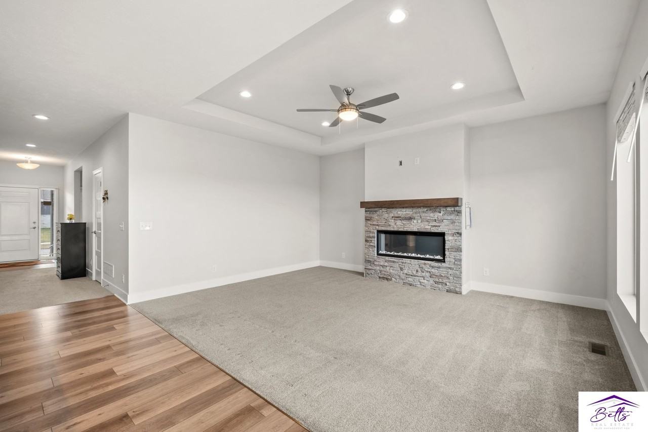 5609 N 178th Cir - Photo 3 of 24