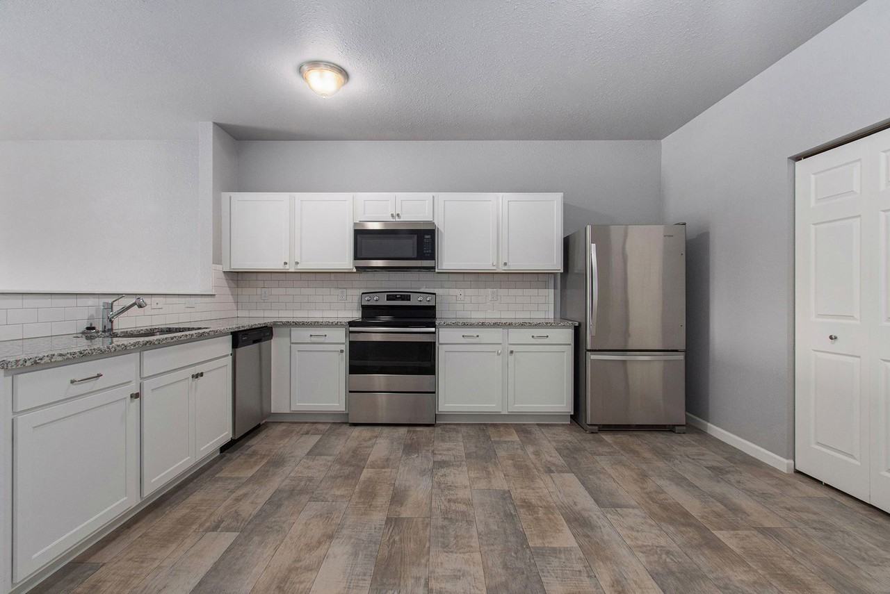5499 E Karen Ct - Photo 3 of 22