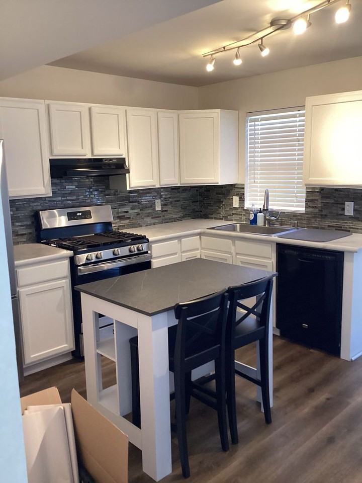 140 Orchard Ln - Photo 2 of 9