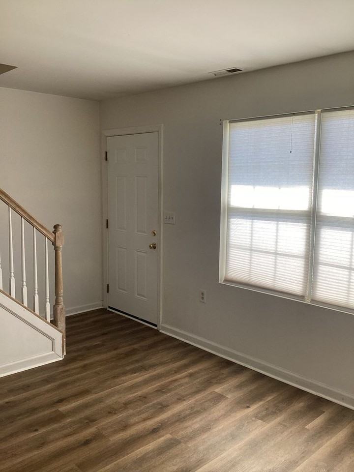 140 Orchard Ln - Photo 6 of 9