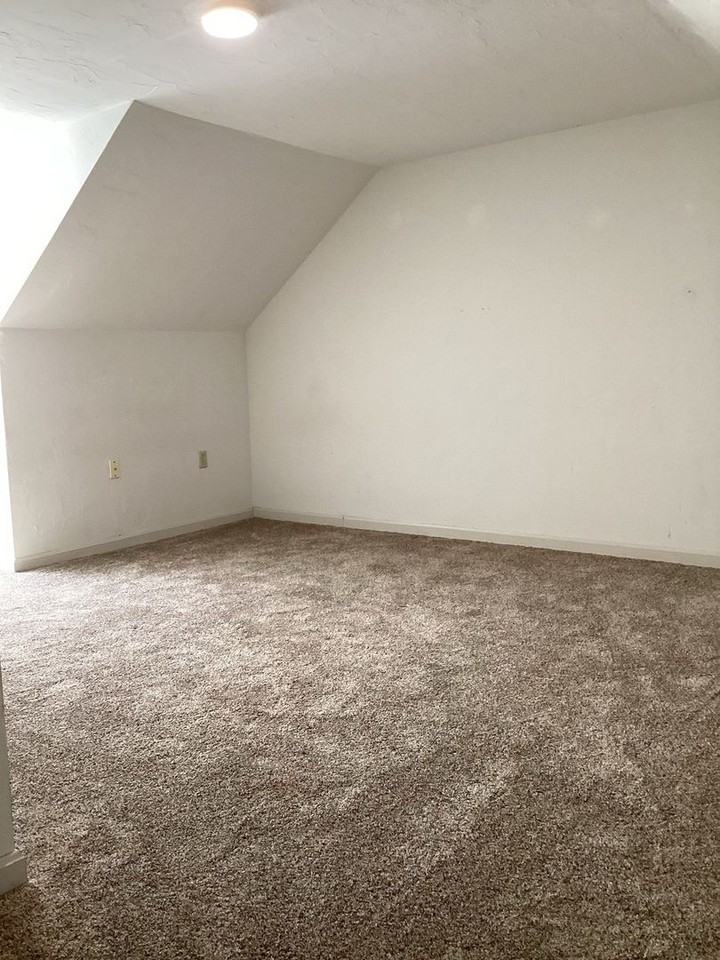 140 Orchard Ln - Photo 7 of 9