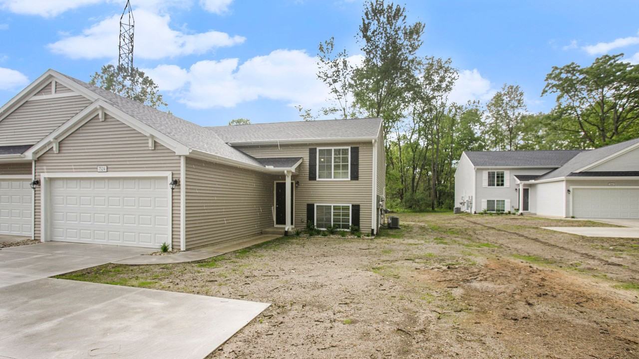 11122 Farmway Rd - Photo 2 of 16