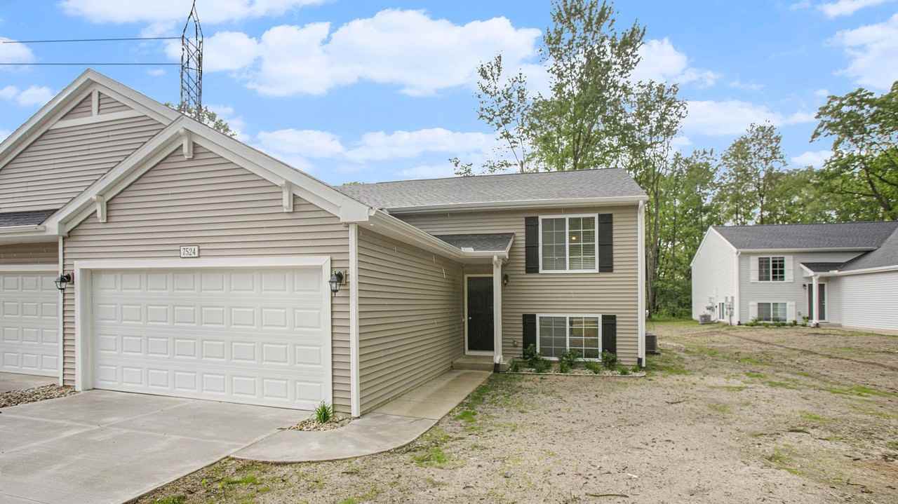 11122 Farmway Rd - Photo 3 of 16