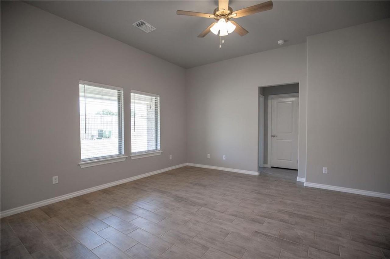 3923 Lleyton Dr - Photo 2 of 13