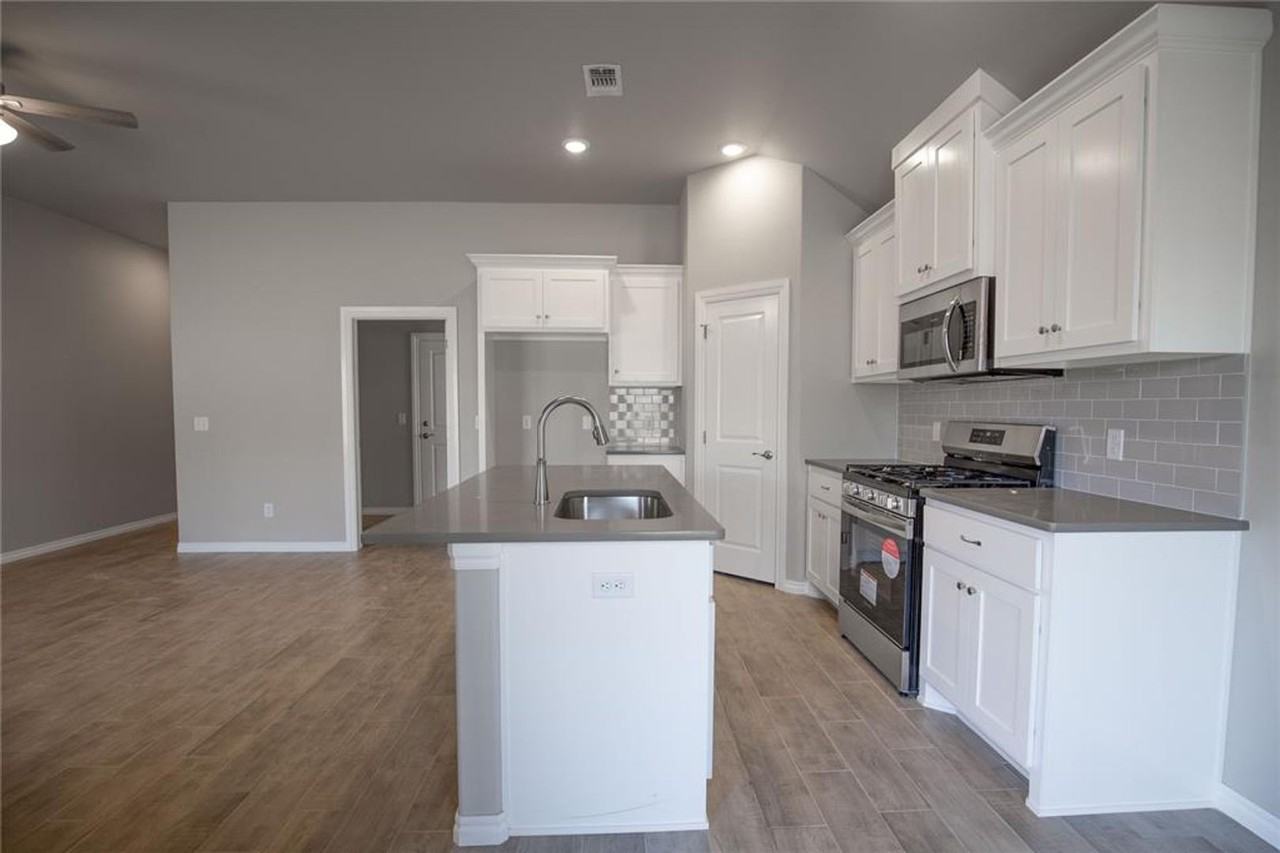 3923 Lleyton Dr - Photo 3 of 13