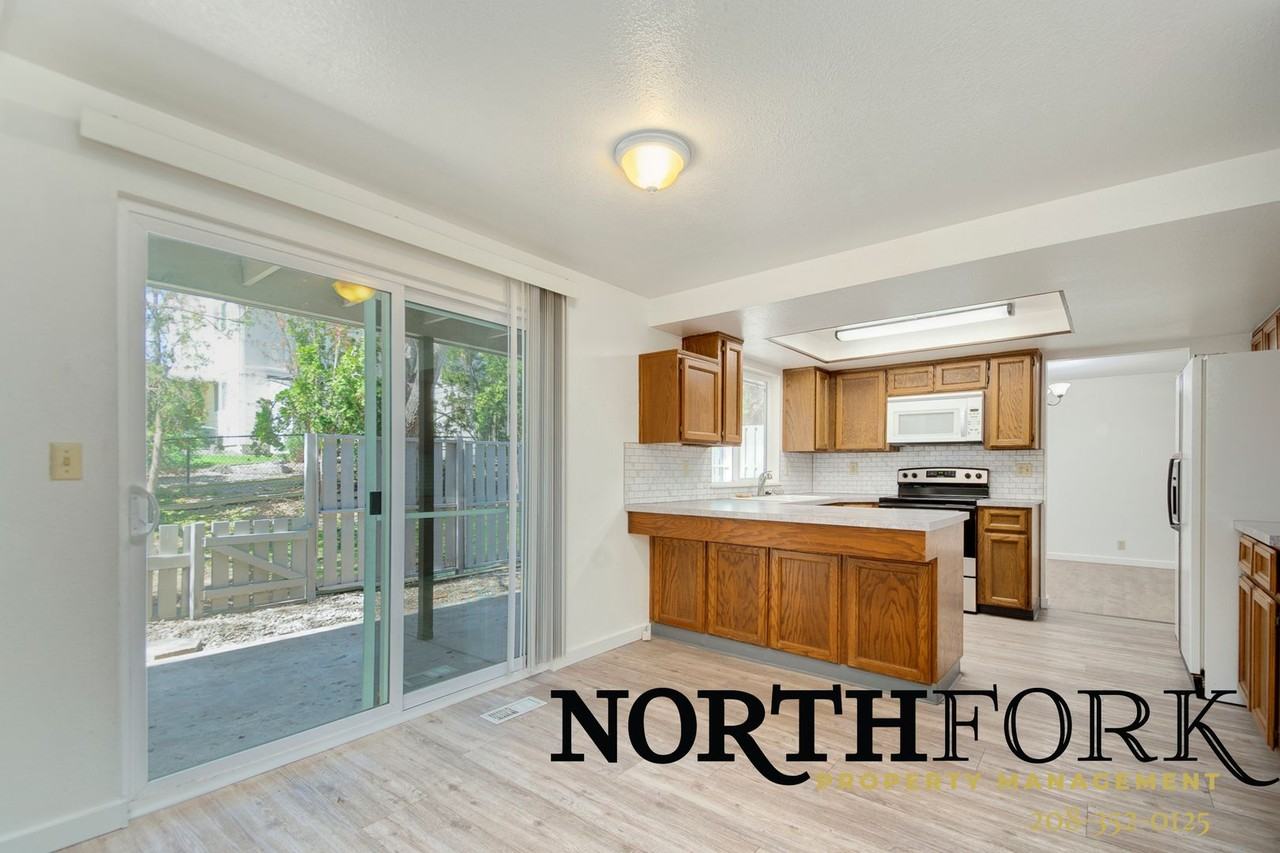 405 Moraine Pl - Photo 6 of 16