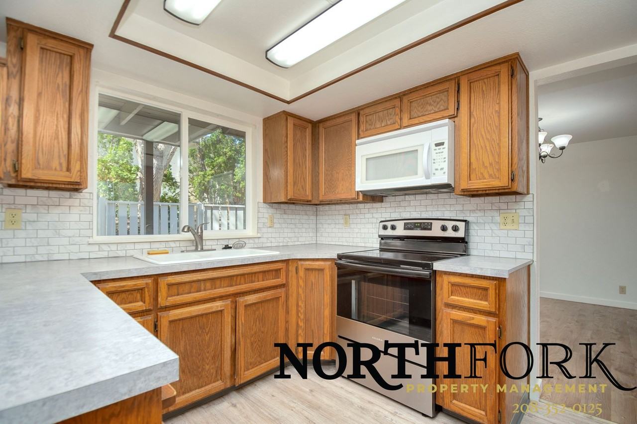 405 Moraine Pl - Photo 7 of 16