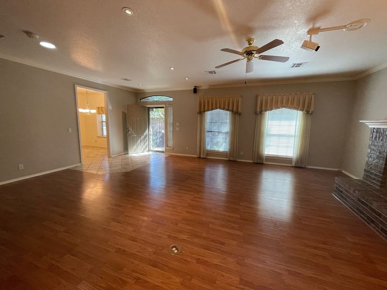 2000 Nw 160th Pl - Photo 3 of 38