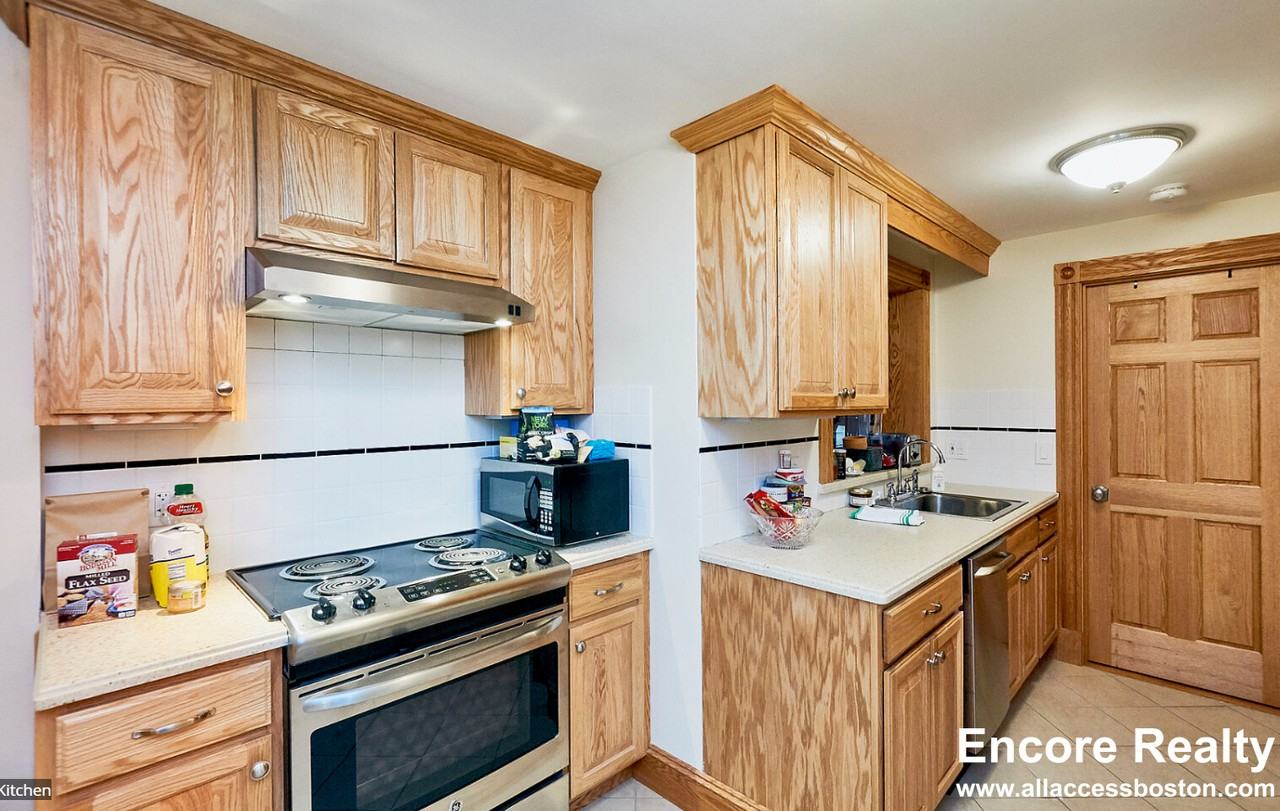 16 South Russell Street #A - Photo 3 of 10