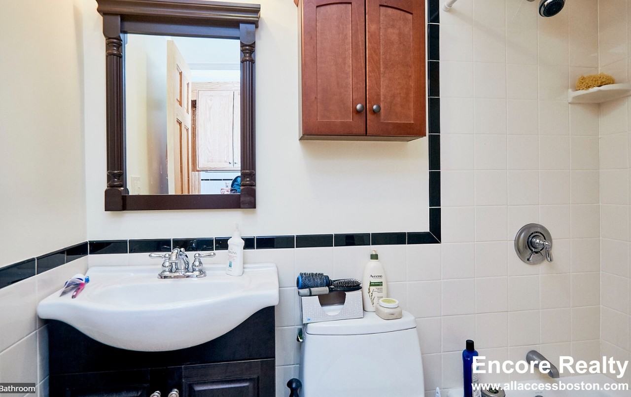 16 South Russell Street #A - Photo 7 of 10