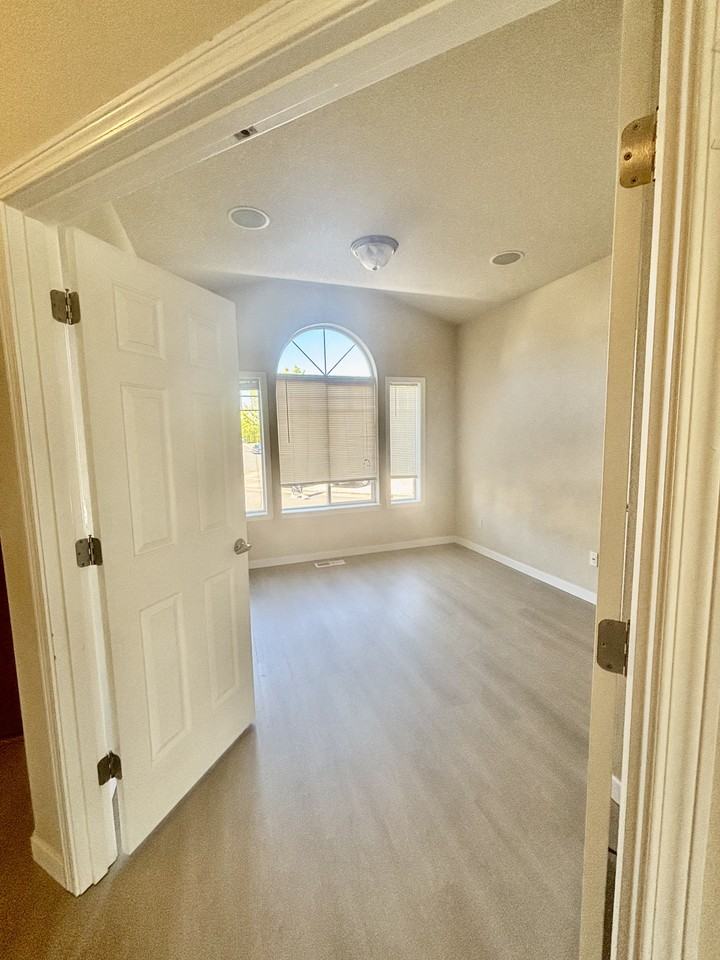 5119 Ne 90th St #NA - Photo 7 of 50