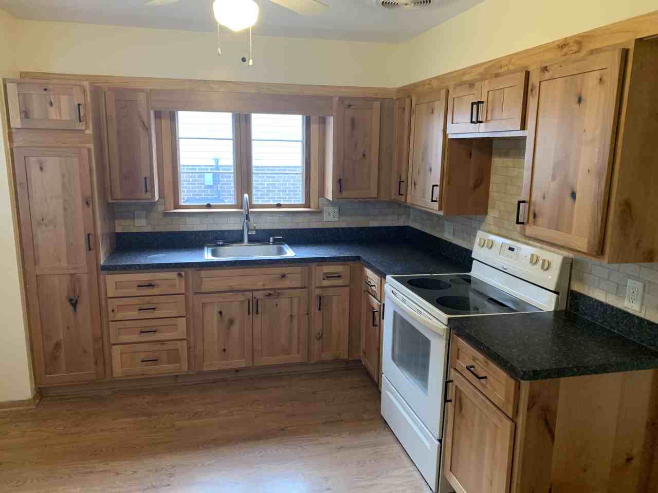 200 Bonnett St Sw #204 - Photo 2 of 4