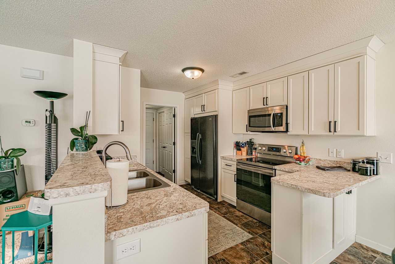 2810 Douglas Ln Se - Photo 2 of 21