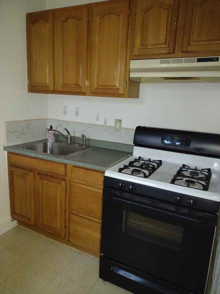 1407 Filbert St #NA - Photo 3 of 21