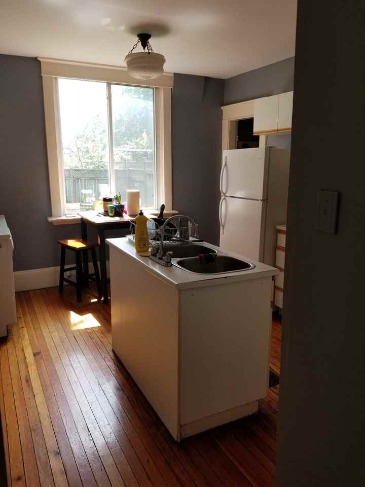 427 Dufferin Avenue - Photo 2 of 5