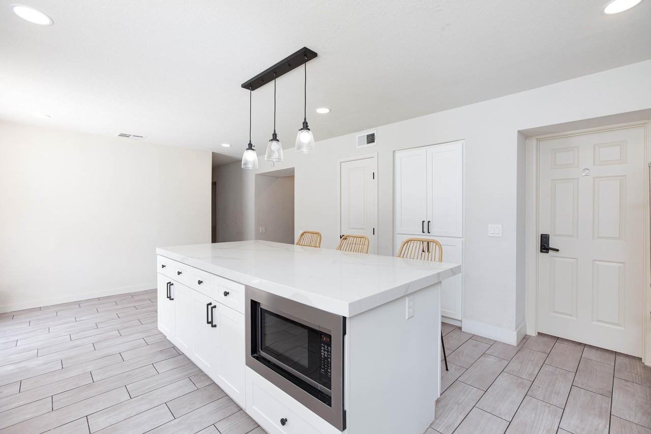 E Rochelle Ave - Photo 4 of 18