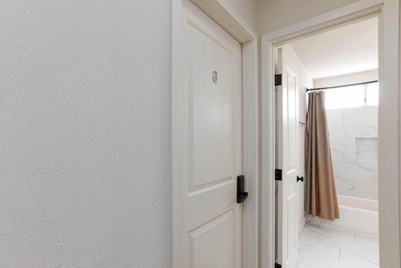 E Rochelle Ave - Photo 6 of 18