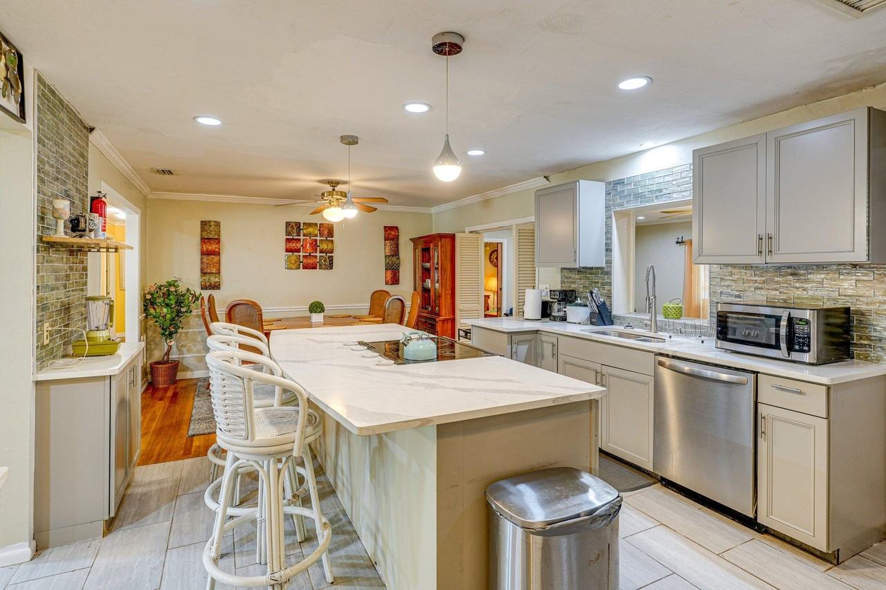 W Oak Ave - Photo 3 of 36