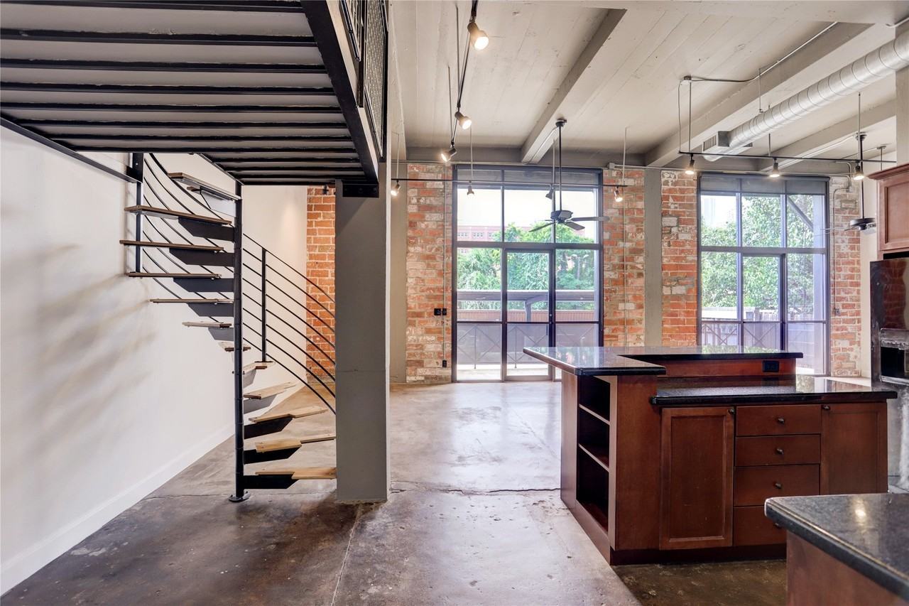 915 N San Jacinto St - Photo 4 of 21