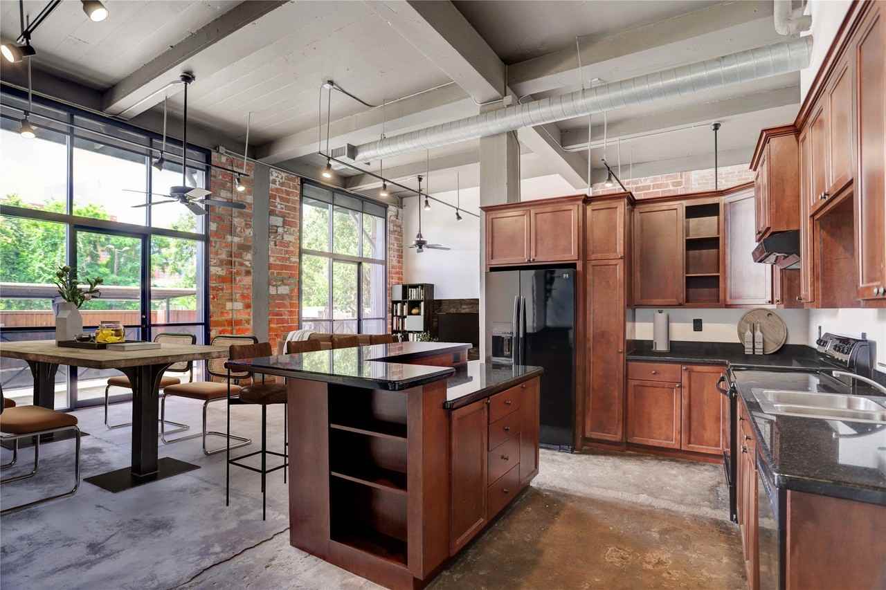 915 N San Jacinto St - Photo 6 of 21