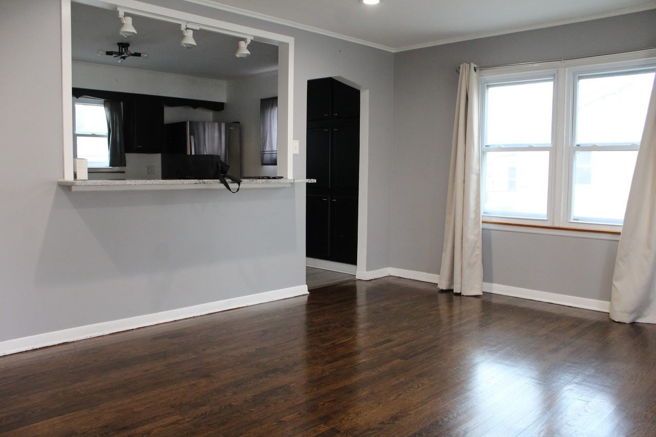 8020 Leamington Ave - Photo 3 of 28