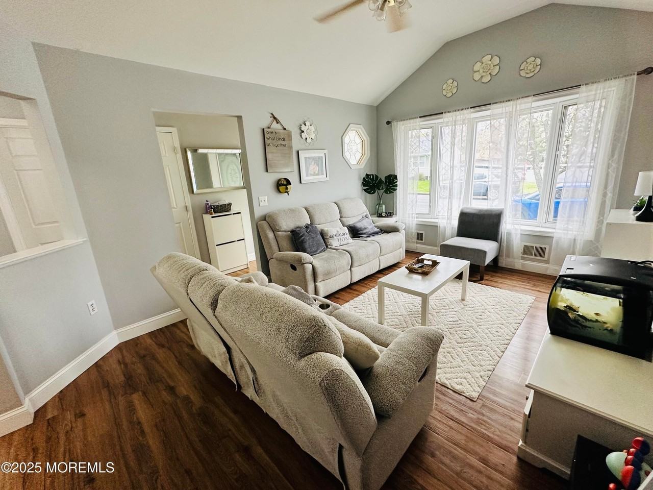 213 Ship Ave - Photo 4 of 22