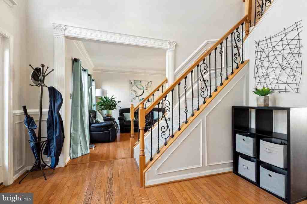 12061 Vantage Point Ct - Photo 2 of 20