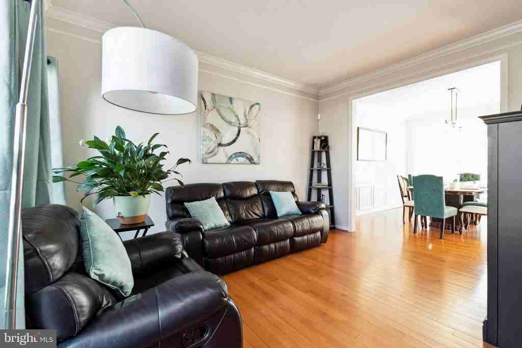 12061 Vantage Point Ct - Photo 3 of 20
