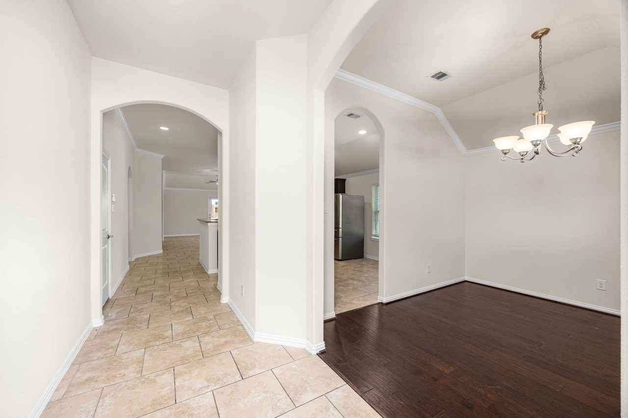 16602 White Hyacinth Ct - Photo 5 of 27