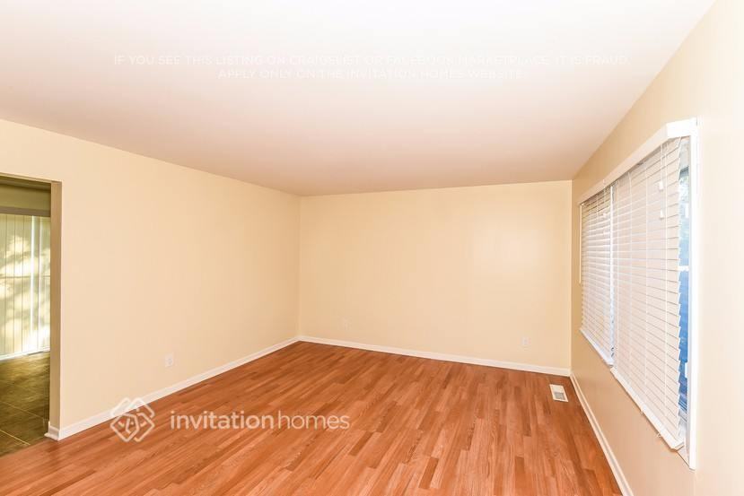 937 Dartmouth Ave - Photo 4 of 13