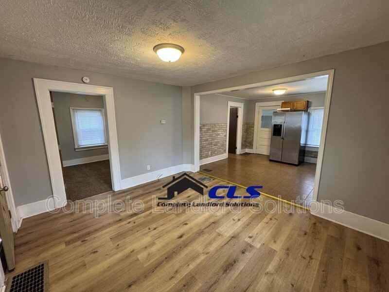 3115 N 13th 1/2 St - Photo 2 of 8