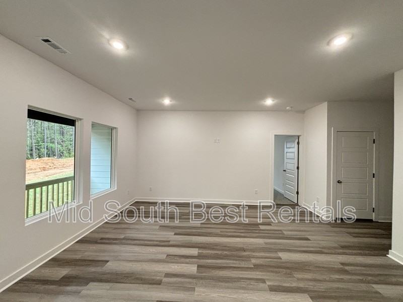 8409 Oxford Valley Dr - Photo 3 of 13