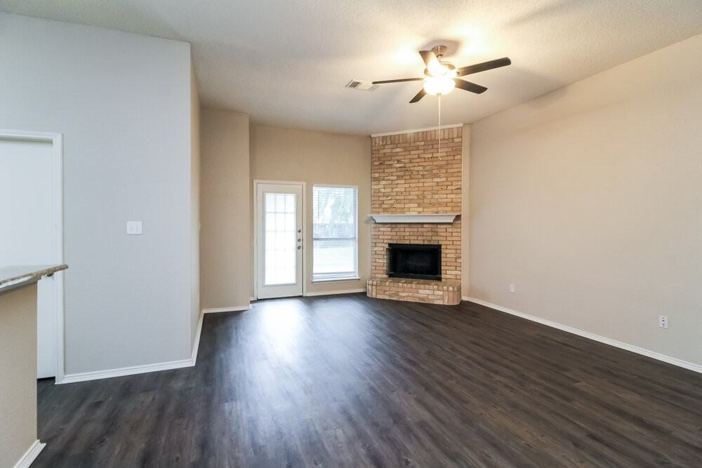 2717 Pioneer Ln - Photo 3 of 16