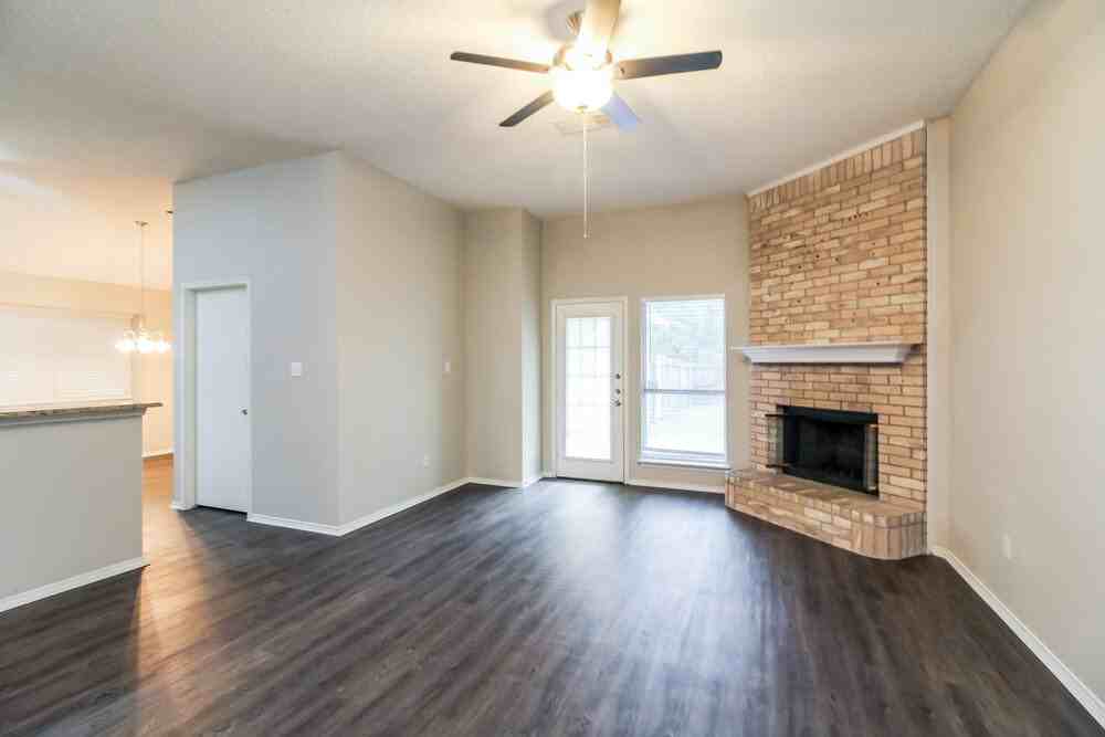 2717 Pioneer Ln - Photo 4 of 16