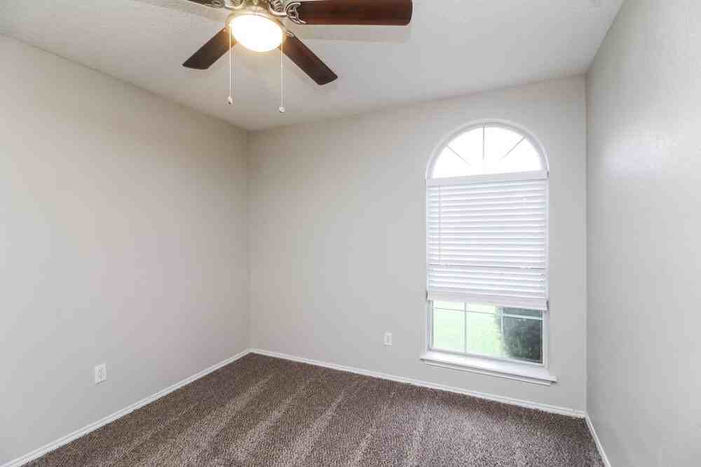 2717 Pioneer Ln - Photo 5 of 16